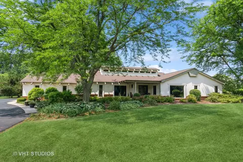 5 N600 Robin Ln, Wayne, IL 60184