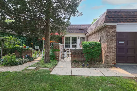 1 S296 Dillon Ln, Villa Park, IL 60181