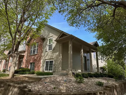 1532 Bristol Ln #1, Wood Dale, IL 60191