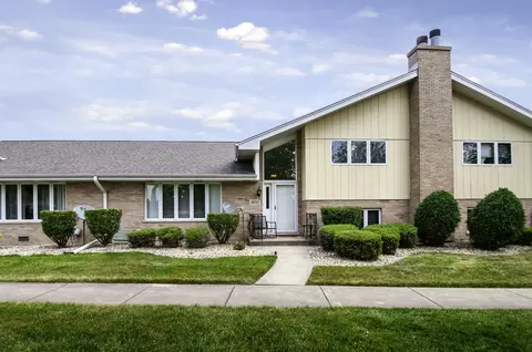 18153 Lynn Dr #111, Orland Park, IL 60467