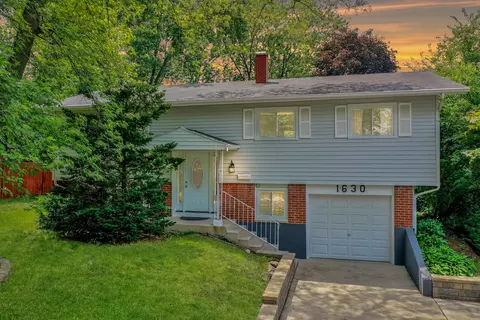 1630 Ashley Rd, Hoffman Estates, IL 60169
