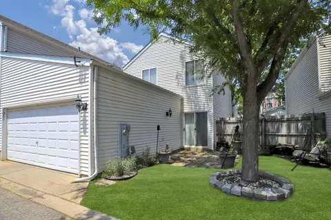 1061 Symphony Dr, Aurora, IL 60504 photo 4