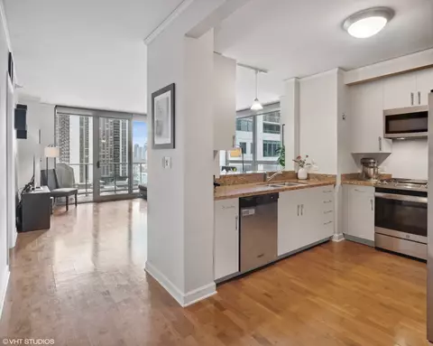 420 E Waterside Dr #903, Chicago, IL 60601 photo 2
