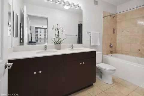 420 E Waterside Dr #903, Chicago, IL 60601 photo 8