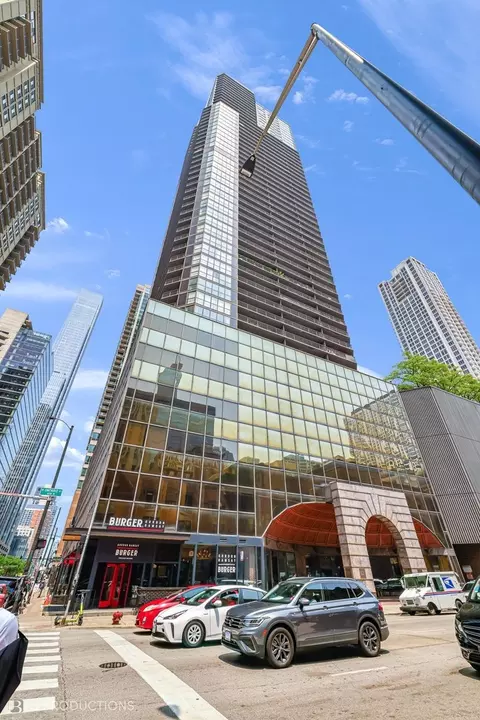 10 E Ontario St #5003, Chicago, IL 60611