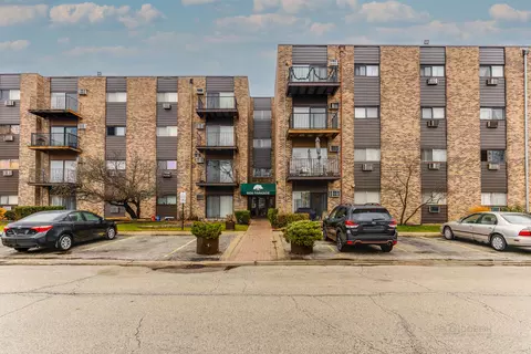 8936 N Parkside Ave #206, Des Plaines, IL 60016