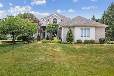 1104 S Sunny Acres Rd, Mahomet, IL 61853