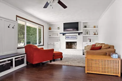 414 S Eastern Ave, Minier, IL 61759 photo 2