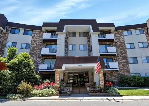 3300 N Carriageway Dr #115, Arlington Heights, IL 60004