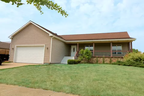 1203 Magnolia St, Harvard, IL 60033