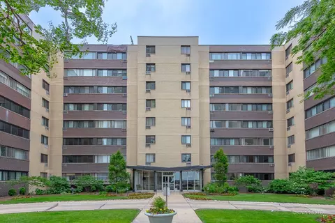 6300 N Sheridan Rd #712, Chicago, IL 60660