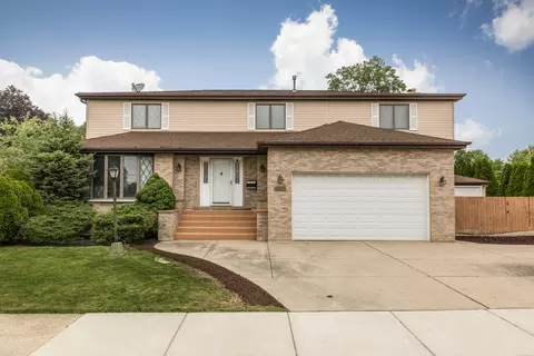 8248 W Ballard Rd, Niles, IL 60714