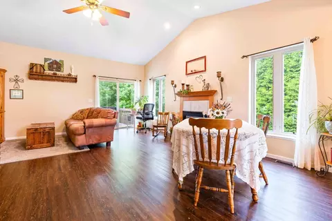 107 Labrador Ln, Downs, IL 61736 photo 11