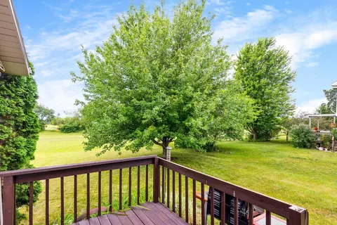 107 Labrador Ln, Downs, IL 61736 photo 3