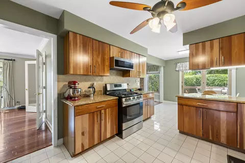 1092 Gannon Ct, Hoffman Estates, IL 60169 photo 6
