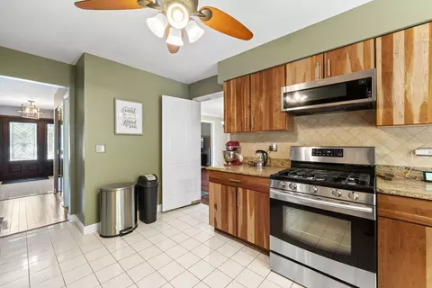 1092 Gannon Ct, Hoffman Estates, IL 60169 photo 5