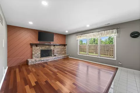 1092 Gannon Ct, Hoffman Estates, IL 60169 photo 14