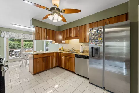 1092 Gannon Ct, Hoffman Estates, IL 60169 photo 4