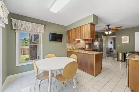1092 Gannon Ct, Hoffman Estates, IL 60169 photo 7