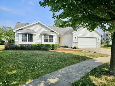 1712 Whitmer Ct, Bloomington, IL 61704