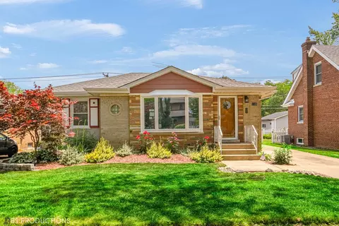 1123 Community Dr, La Grange Park, IL 60526