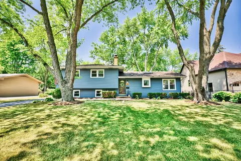 1017 Emerald Dr, Naperville, IL 60540