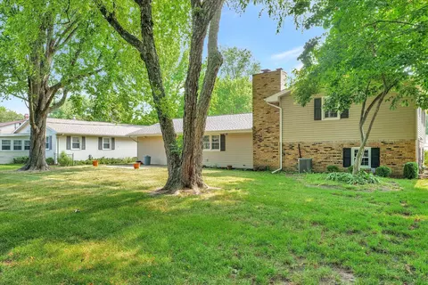 2309 Brookshire W Dr, Champaign, IL 61821 photo 37