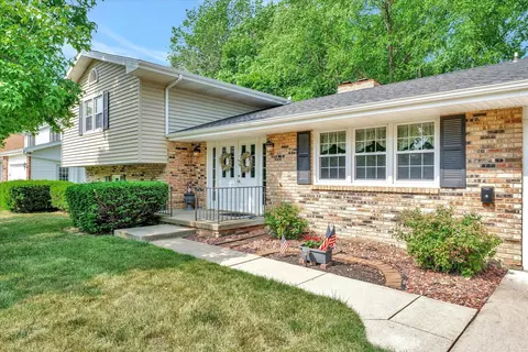 2309 Brookshire W Dr, Champaign, IL 61821 photo 4