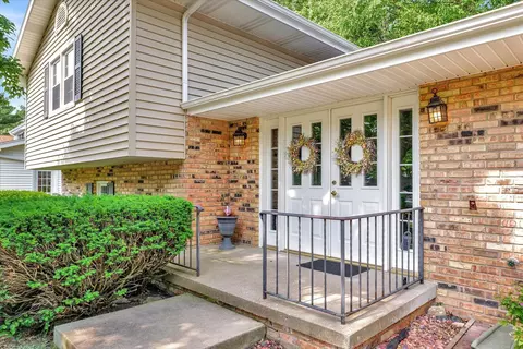 2309 Brookshire W Dr, Champaign, IL 61821 photo 5