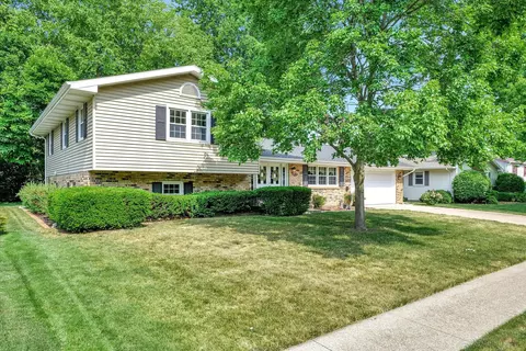 2309 Brookshire W Dr, Champaign, IL 61821 photo 3