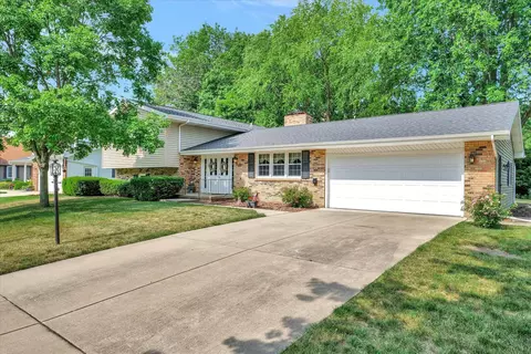 2309 Brookshire W Dr, Champaign, IL 61821