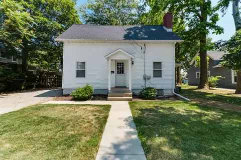 304 S Linden St, Normal, IL 61761 photo 2
