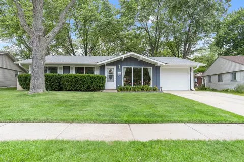 715 Oriole Dr, Streamwood, IL 60107