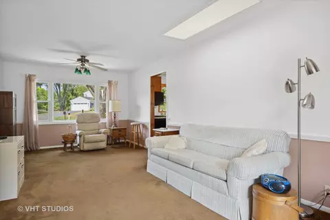 39 W425 Capulet Cir, Elgin, IL 60124 photo 14