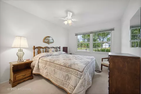 39 W425 Capulet Cir, Elgin, IL 60124 photo 18