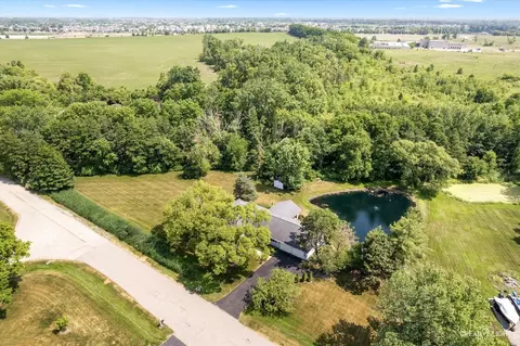 39 W425 Capulet Cir, Elgin, IL 60124 photo 2