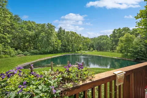 39 W425 Capulet Cir, Elgin, IL 60124 photo 3