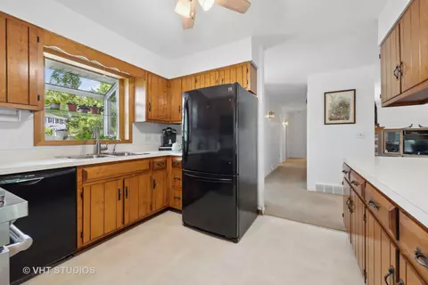 39 W425 Capulet Cir, Elgin, IL 60124 photo 11