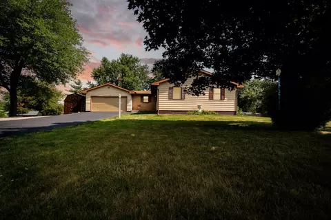 18888 Terrace Valley Dr, Bloomington, IL 61705