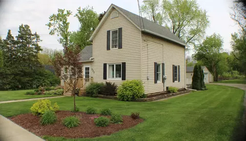 331 E Crystal Lake Ave, Crystal Lake, IL 60014