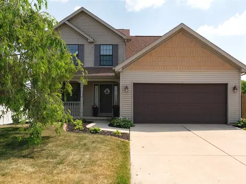 3401 Crossgate Dr, Bloomington, IL 61704