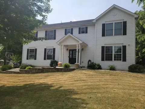 504 E Benton St, Newark, IL 60541