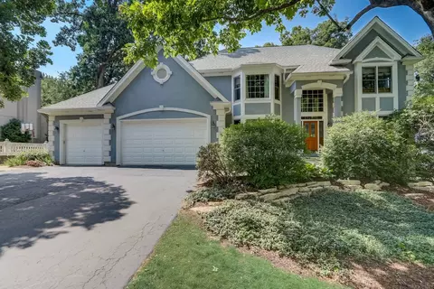 260 Long Oak Dr, West Chicago, IL 60185