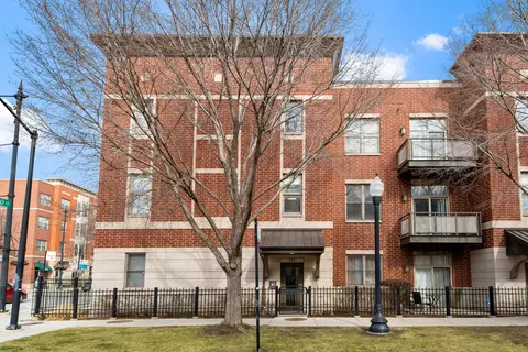 758 W 14th St #303, Chicago, IL 60607