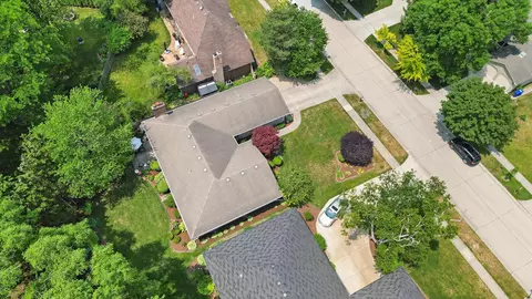 1728 Maple Ln, Wheaton, IL 60187 photo 4