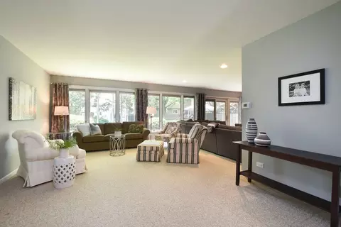 1728 Maple Ln, Wheaton, IL 60187 photo 9