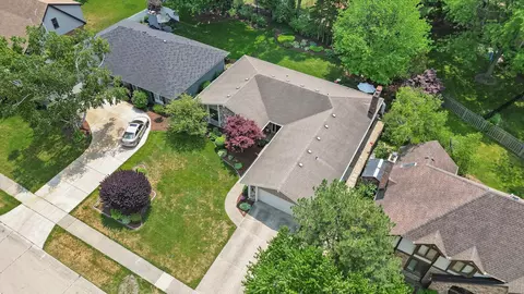 1728 Maple Ln, Wheaton, IL 60187 photo 3