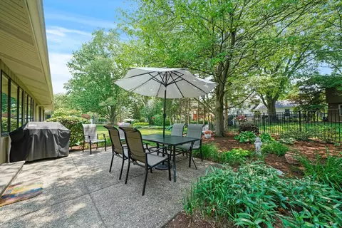 1728 Maple Ln, Wheaton, IL 60187 photo 43