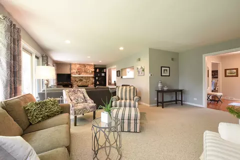 1728 Maple Ln, Wheaton, IL 60187 photo 11