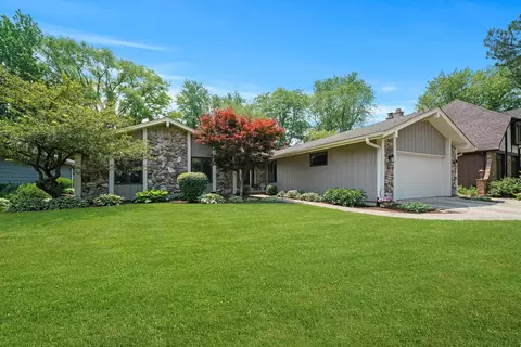 1728 Maple Ln, Wheaton, IL 60187 photo 2